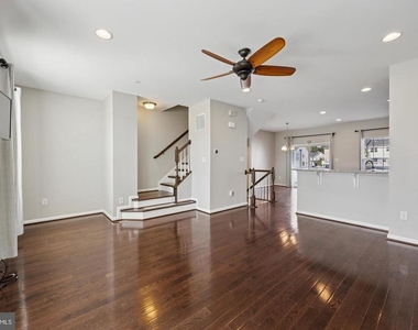 641 Washington Square - Photo Thumbnail 5