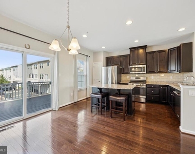 641 Washington Square - Photo Thumbnail 8