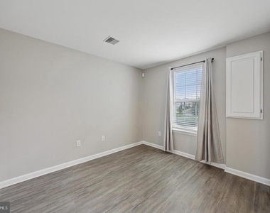 641 Washington Square - Photo Thumbnail 25