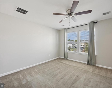 641 Washington Square - Photo Thumbnail 14