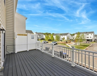 641 Washington Square - Photo Thumbnail 10