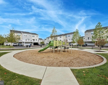 641 Washington Square - Photo Thumbnail 28