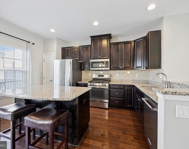 641 Washington Square - Photo Thumbnail 7