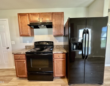 4773 Queen Pierrette Street - Photo Thumbnail 9