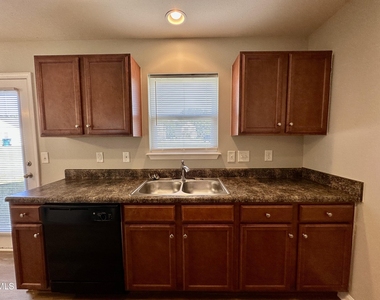 4773 Queen Pierrette Street - Photo Thumbnail 8