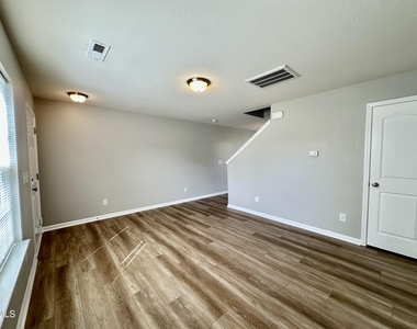 4773 Queen Pierrette Street - Photo Thumbnail 4