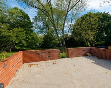 7 Doe Lane - Photo Thumbnail 5
