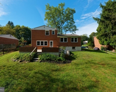 7 Doe Lane - Photo Thumbnail 2