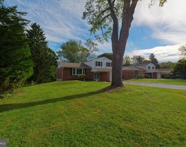 7 Doe Lane - Photo Thumbnail 1