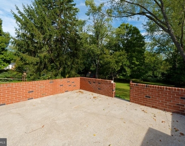 7 Doe Lane - Photo Thumbnail 4
