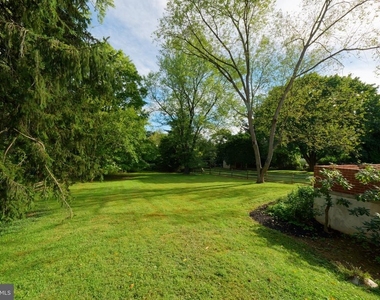 7 Doe Lane - Photo Thumbnail 3