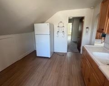 1910 Valley Road - Photo Thumbnail 5