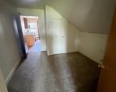 1910 Valley Road - Photo Thumbnail 12