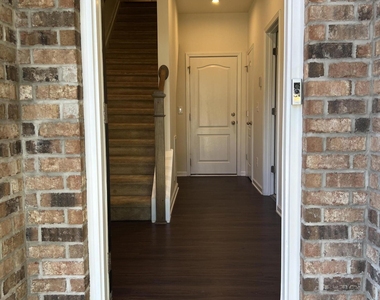 319 King Closer Drive - Photo Thumbnail 6