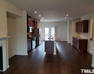 319 King Closer Drive - Photo Thumbnail 4