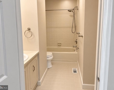 23 Laurel Circle - Photo Thumbnail 18