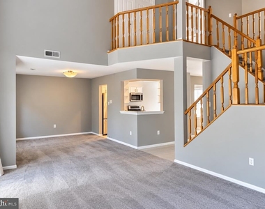 23 Laurel Circle - Photo Thumbnail 6