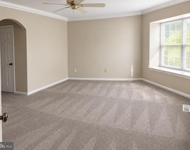 23 Laurel Circle - Photo Thumbnail 10