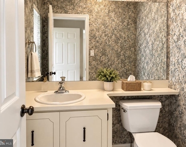 23 Laurel Circle - Photo Thumbnail 2