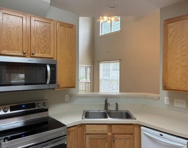 8211 Shadow Stone Court - Photo Thumbnail 6