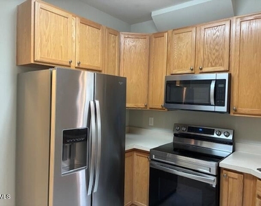8211 Shadow Stone Court - Photo Thumbnail 7
