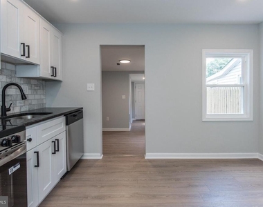 645 Spruce Street - Photo Thumbnail 8