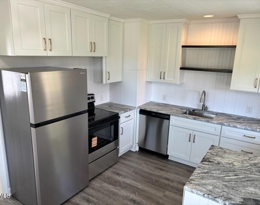 1101 E Mason Street - Photo Thumbnail 5