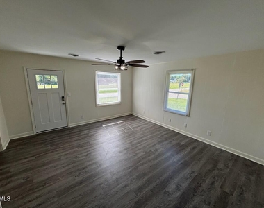 1101 E Mason Street - Photo Thumbnail 10