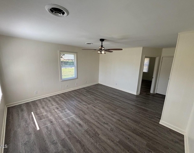 1101 E Mason Street - Photo Thumbnail 8
