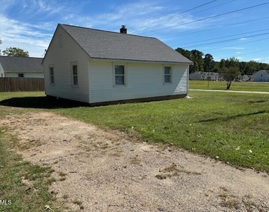 1101 E Mason Street - Photo Thumbnail 3