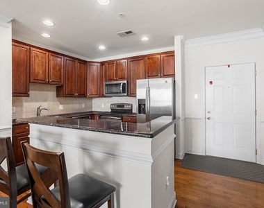 100 Middlesex Boulevard - Photo Thumbnail 3