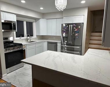 318 Oak Lane - Photo Thumbnail 8