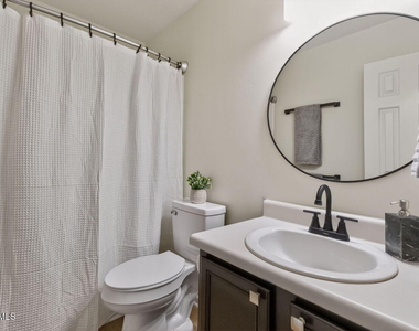 233 Harvester Drive - Photo Thumbnail 14