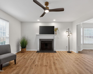 233 Harvester Drive - Photo Thumbnail 3