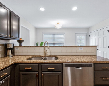233 Harvester Drive - Photo Thumbnail 8
