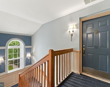 338 Lisa Way - Photo Thumbnail 3