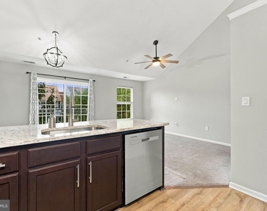 338 Lisa Way - Photo Thumbnail 13