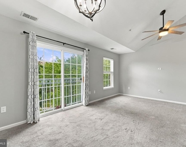 338 Lisa Way - Photo Thumbnail 10