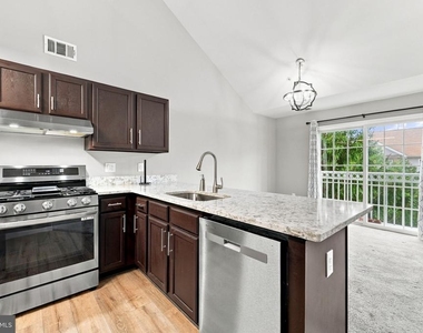 338 Lisa Way - Photo Thumbnail 14