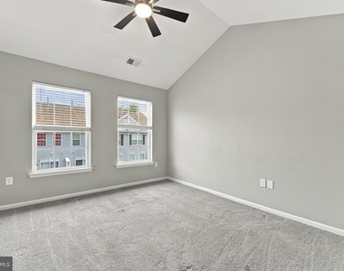 338 Lisa Way - Photo Thumbnail 17