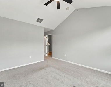 338 Lisa Way - Photo Thumbnail 19