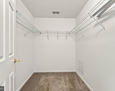 338 Lisa Way - Photo Thumbnail 18
