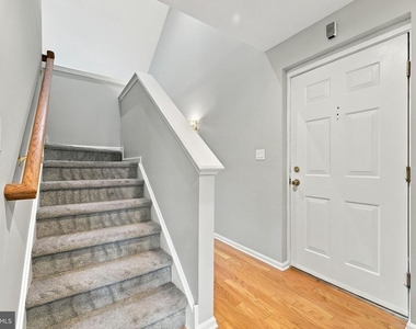 338 Lisa Way - Photo Thumbnail 5