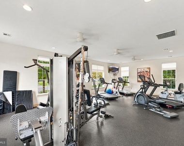 338 Lisa Way - Photo Thumbnail 38