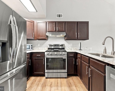 338 Lisa Way - Photo Thumbnail 12