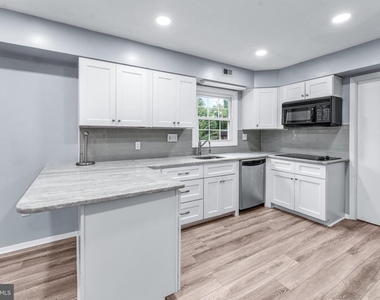 12913 Victoria Heights Drive - Photo Thumbnail 8