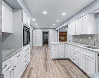 12913 Victoria Heights Drive - Photo Thumbnail 12