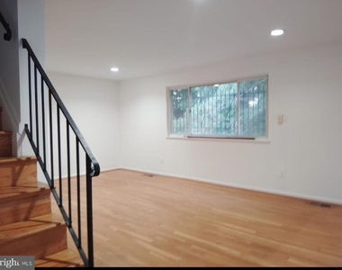 836 Booker Drive - Photo Thumbnail 4