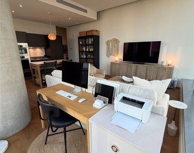 210 Lavaca St - Photo Thumbnail 8