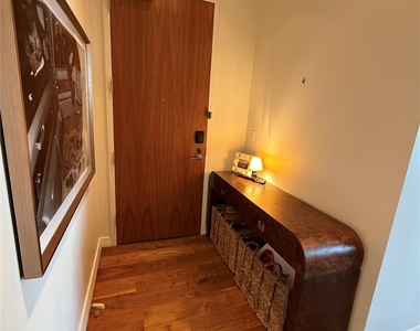 210 Lavaca St - Photo Thumbnail 4